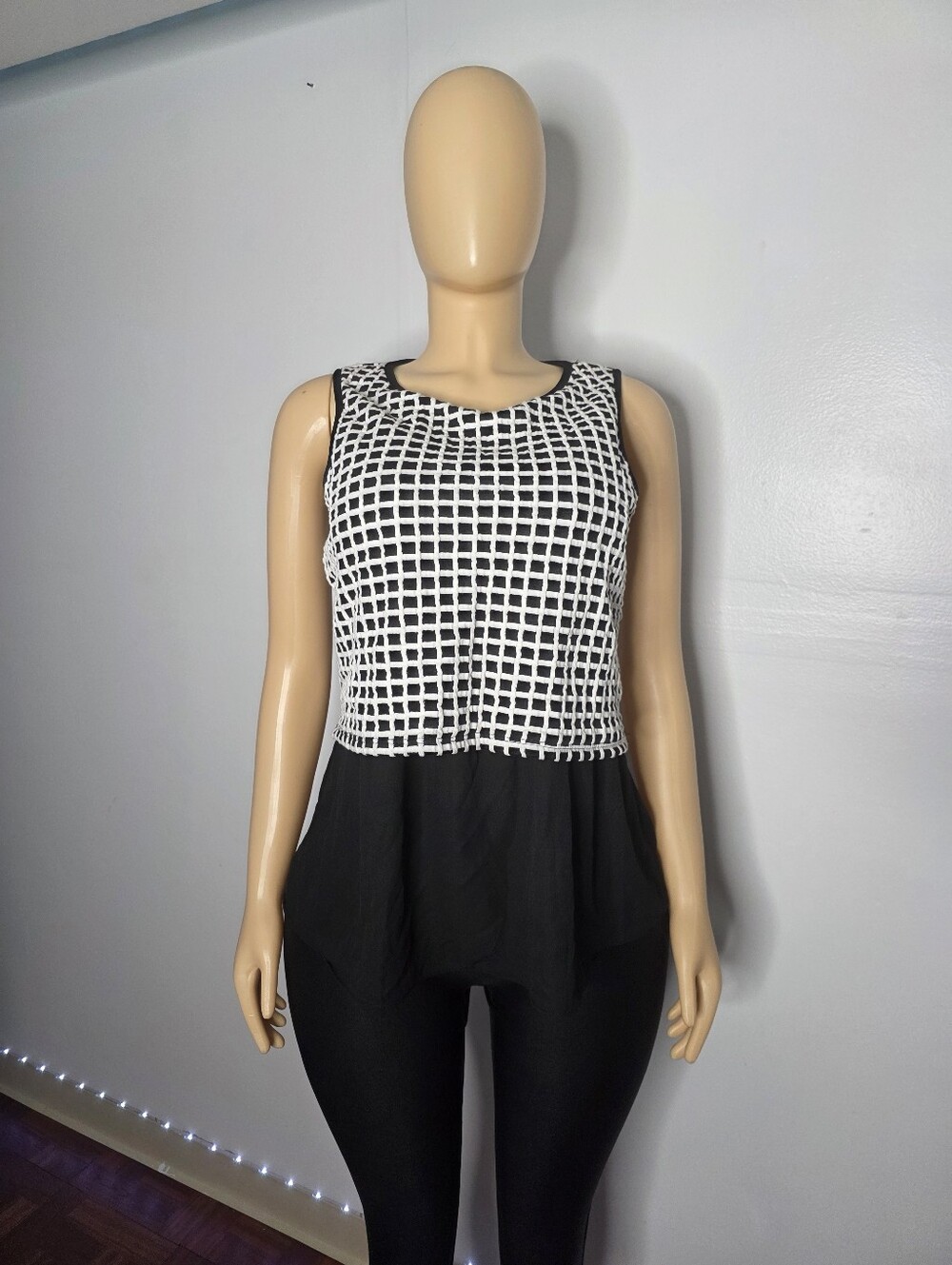 Bar III Black and White Grid Peplum Tank Size US/M